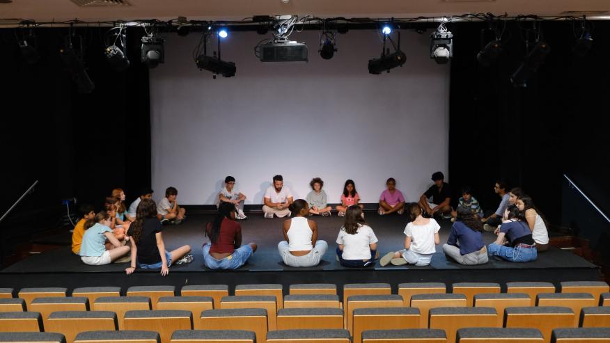 Teatros infantil e juvenil com mais nove atores