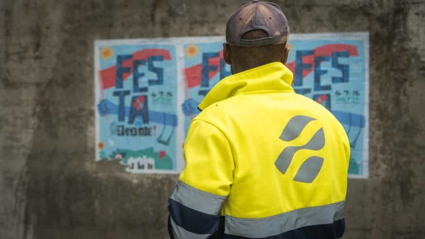 Limpeza de cartazes colados ilegalmente