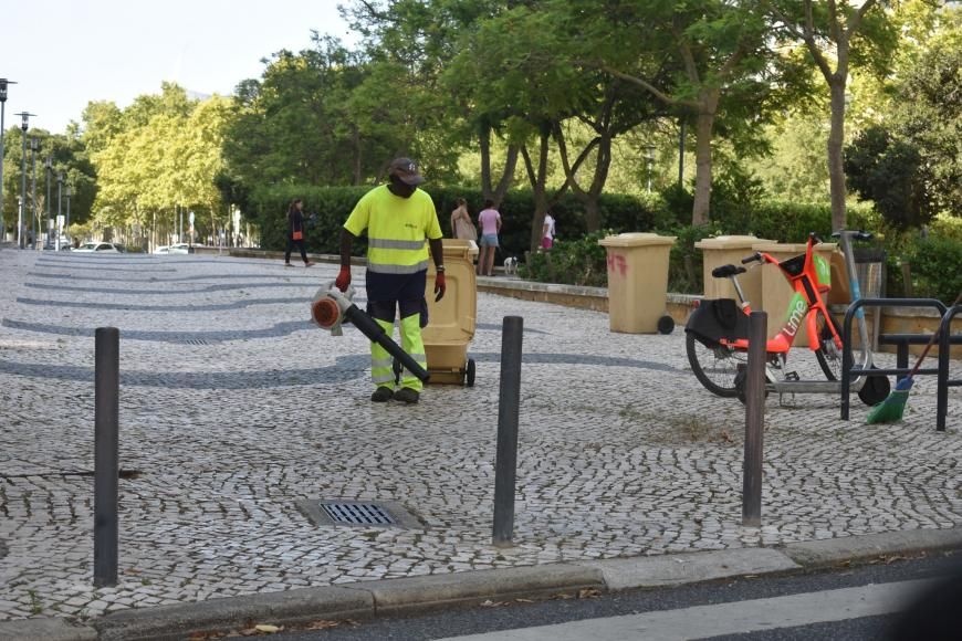 Deservagem e limpeza na zona Norte