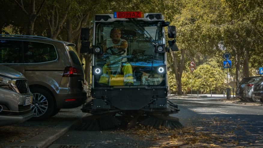 Varredora em a&ccedil;&atilde;o nas ruas do PN