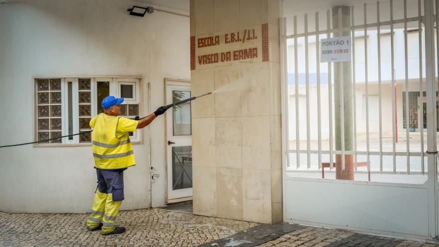 Lavagem entrada e port&otilde;es da EBIVG