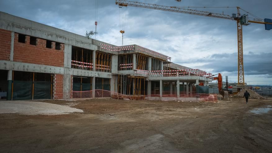 Escola JI e 1.&ordm; Ciclo na Via do Oriente, constru&ccedil;&atilde;o chega ao topo