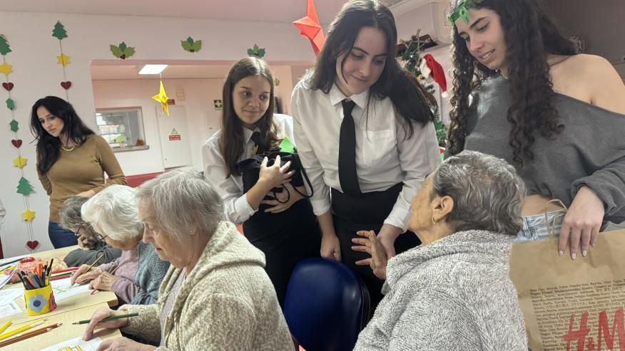 Tuna da ESTeSL visita Centro de Dia