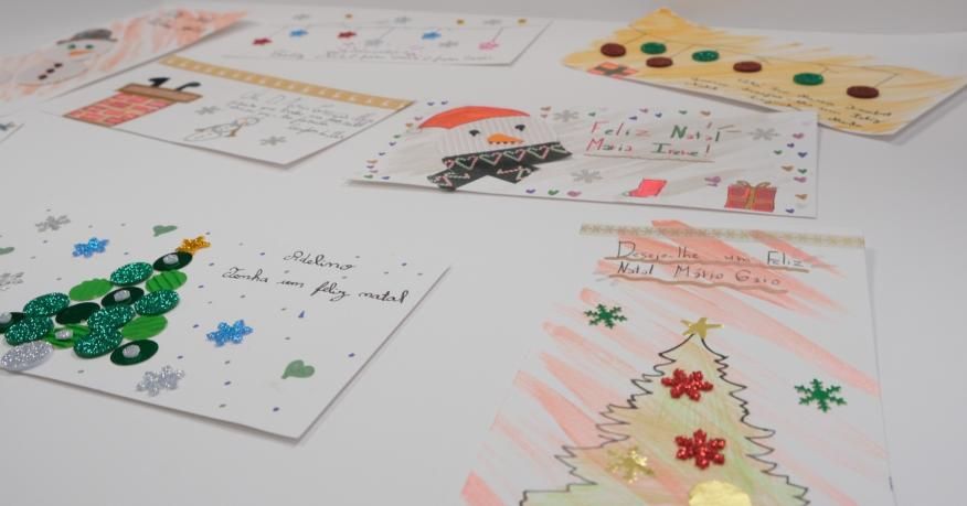 Crian&ccedil;as das AAAF/CAF oferecem postais de Natal aos utentes do CD e SAD