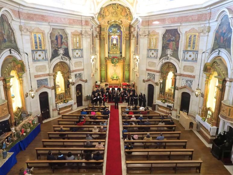 Coro das Na&ccedil;&otilde;es (en)cantou na Igreja da Penha de Fran&ccedil;a