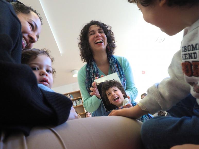 Os beb&eacute;s foram &agrave; Biblioteca