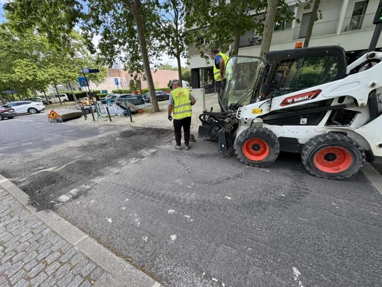 Reposi&ccedil;&atilde;o de alcatr&atilde;o Av. D Jo&atilde;o II