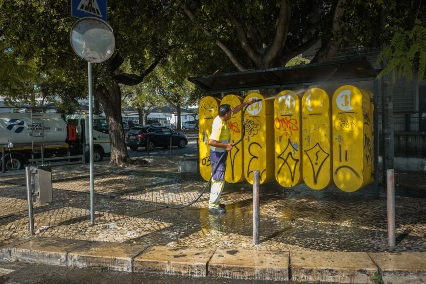 Limpeza na Gare do Oriente