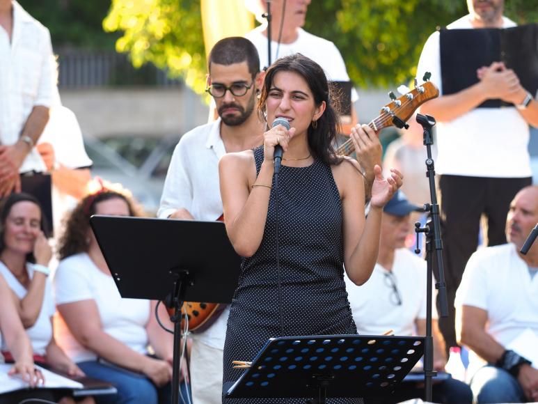 Coro das Na&ccedil;&otilde;es cantou e encantou