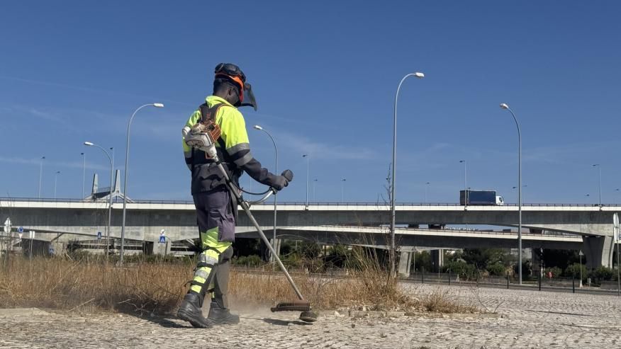 Deservagem no Passeio dos Her&oacute;is do Mar