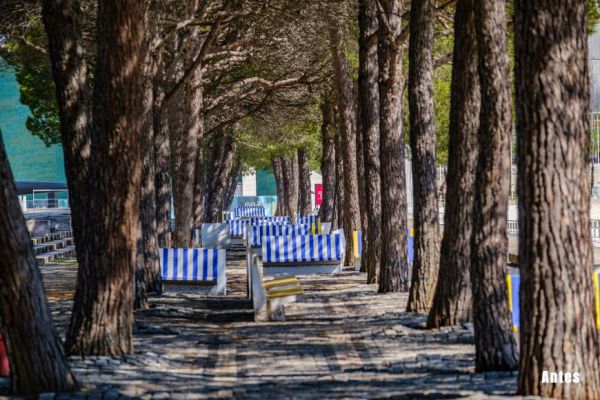 Cais dos Argonautas e Cais Português com pisos nivelados