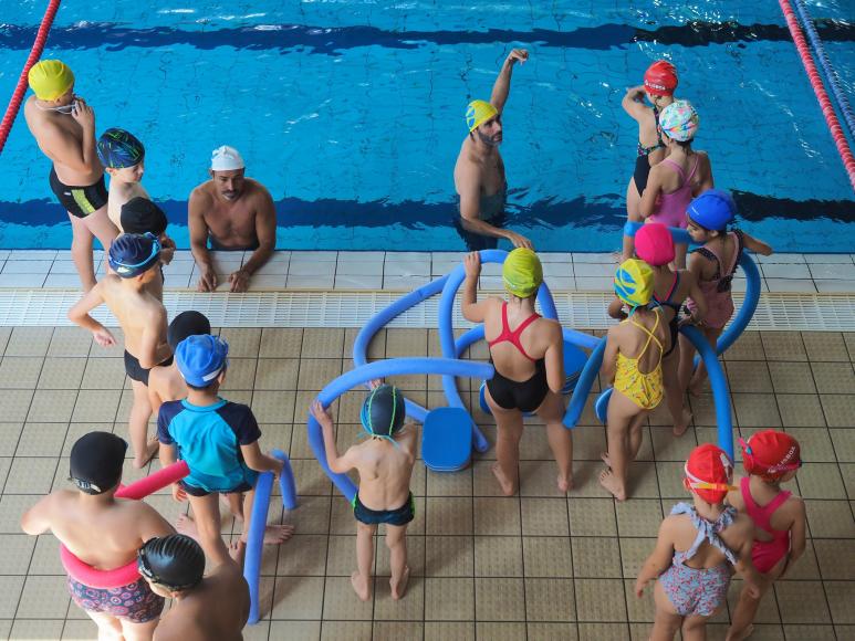 Festival de ver&atilde;o na piscina do Oriente