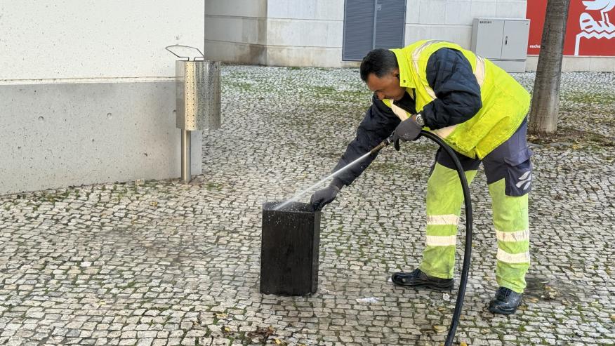 Lavagens na Av. D. Jo&atilde;o II e transversais