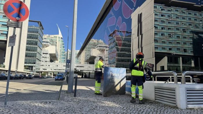 Limpeza e deservagem na Rua do Caribe