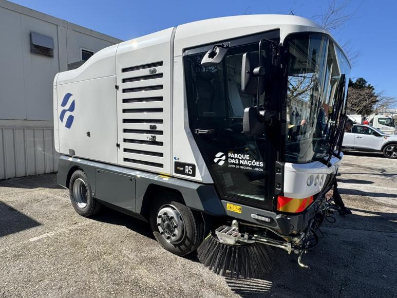 Higiene Urbana - Nova varredora 4m3
