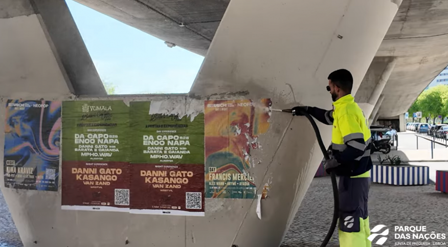 Remo&ccedil;&atilde;o de cartazes