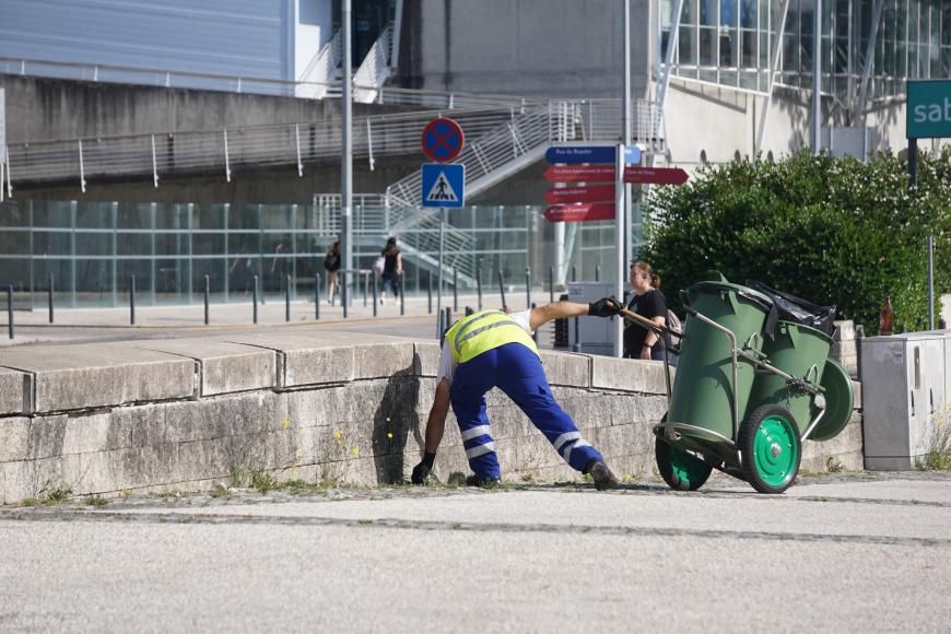 Limpezas e deservagem nas ruas da Pimenta e do Bojador