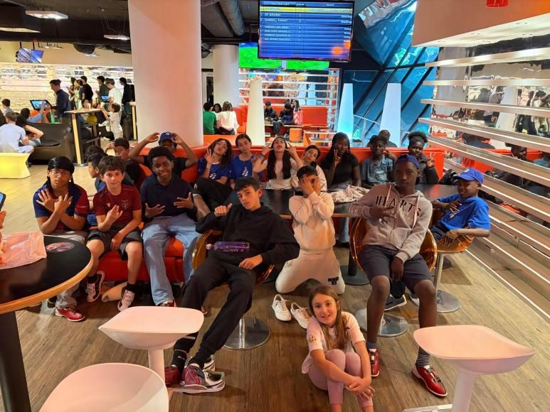 Espa&ccedil;o Jovem foi jogar bowling