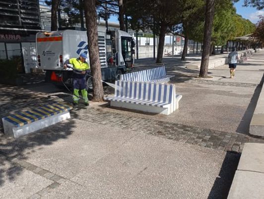 Lavagem de equipamento urbano