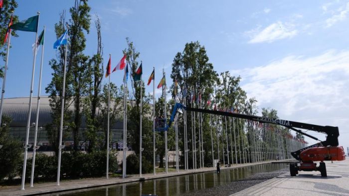 Substitui&ccedil;&atilde;o das bandeiras no Rossio dos Olivais