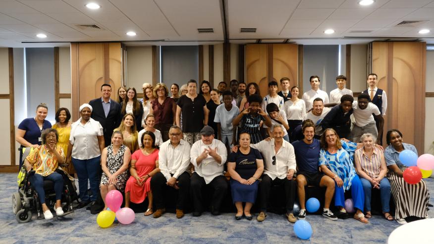Espa&ccedil;o Jovem e seniores 55+ juntos ao lanche