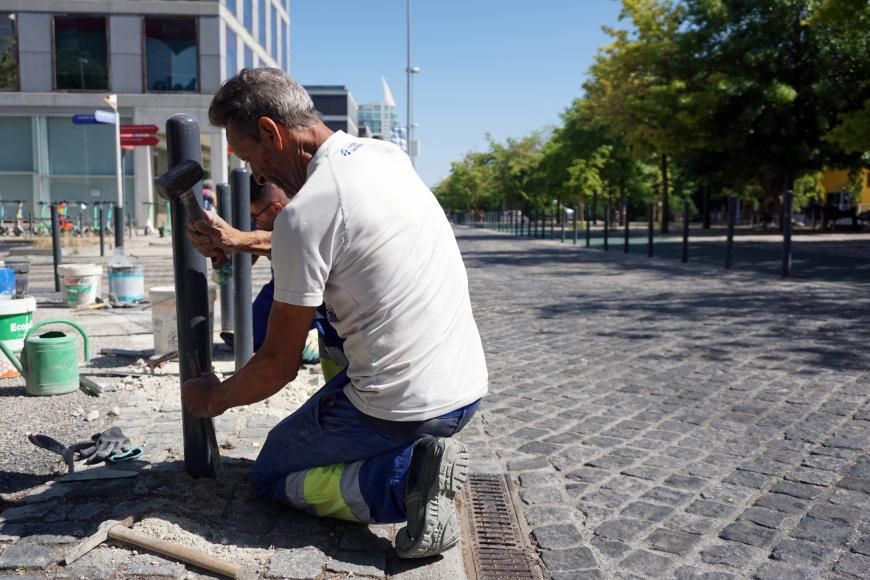 Substitui&ccedil;&atilde;o de pilaretes no espa&ccedil;o p&uacute;blico
