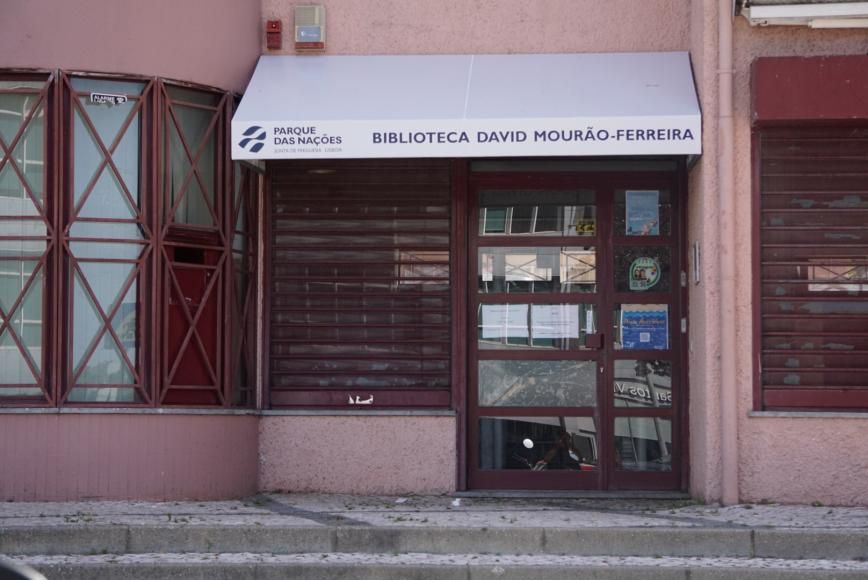 Biblioteca reabre com exposi&ccedil;&atilde;o itinerante