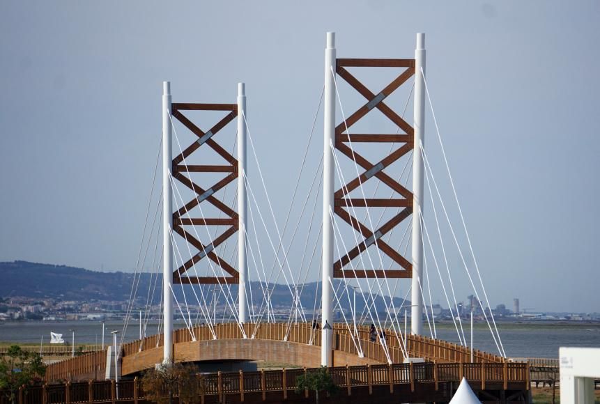 Lisboa inaugura ponte sobre o Tranc&atilde;o