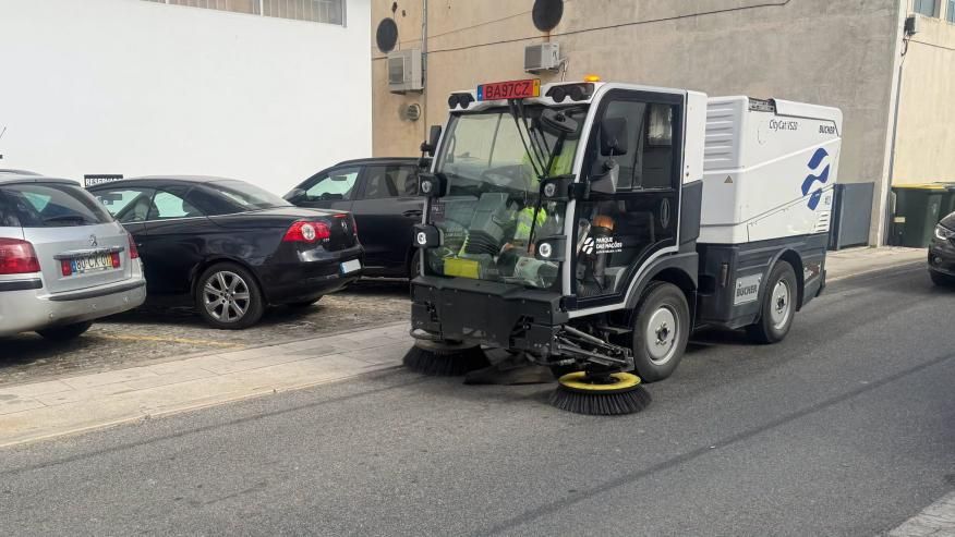 Varredora na Rua da Centieira