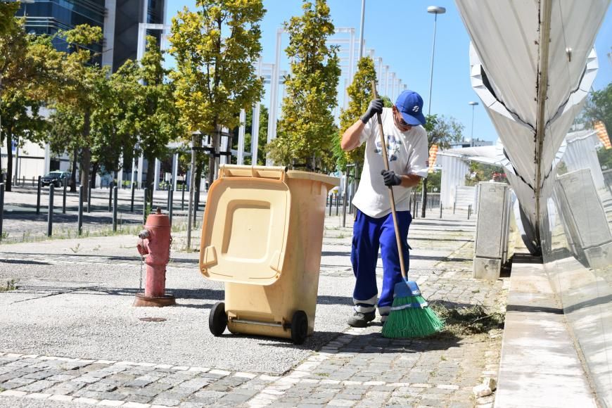 Deservagem nos espa&ccedil;os p&uacute;blicos do Parque das Na&ccedil;&otilde;es.