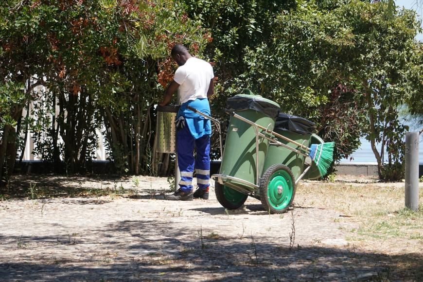 Deservagem e Limpeza nos espa&ccedil;os p&uacute;blicos do Parque das Na&ccedil;&otilde;es.