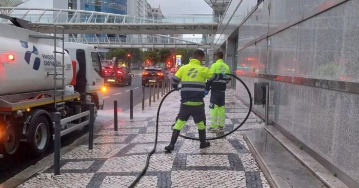 Lavagem de ruas e passeios