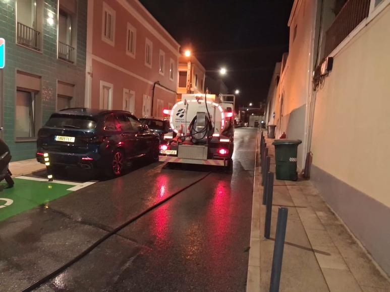 Lavagem com auto tanque na Centieira