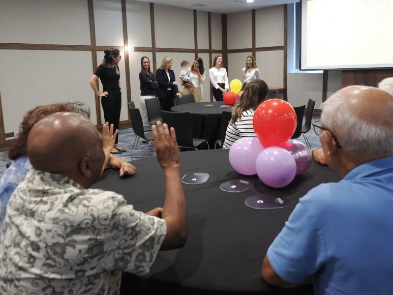 Encontro s&eacute;nior em lanche ajantarado no Tivoli