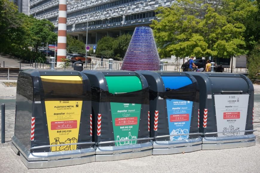 Refor&ccedil;o de contentores de lixo JMJ