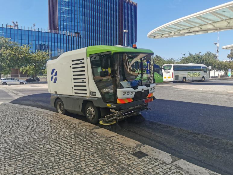 Limpeza de folhas e lavagem de caixotes