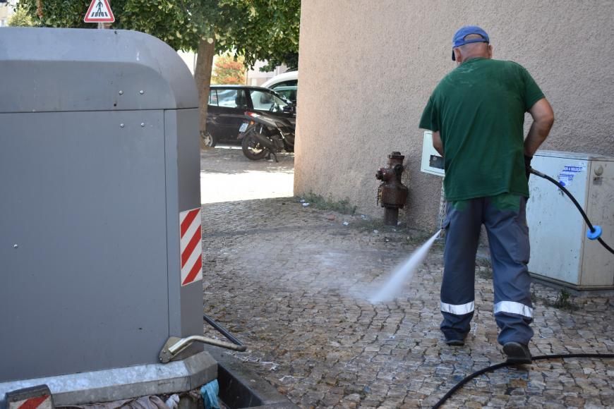 Estacionamento irregular prejudica limpeza urbana