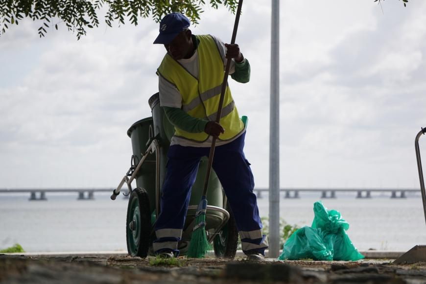 Limpeza e manuten&ccedil;&atilde;o do espa&ccedil;o p&uacute;blico