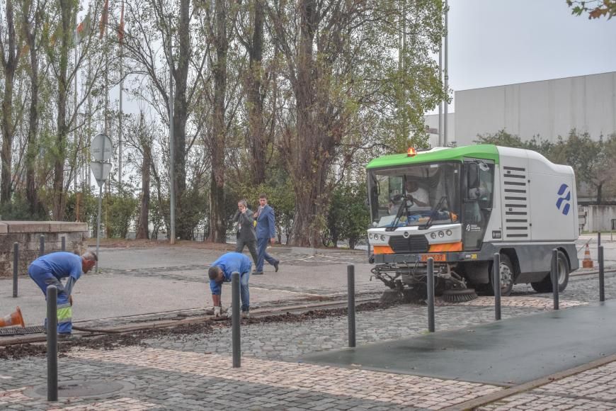 Limpeza de caleiras e sumidouros