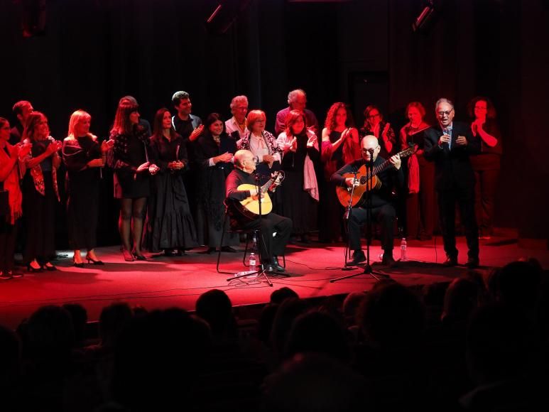 Coro das na&ccedil;&otilde;es apresentou noite de fados