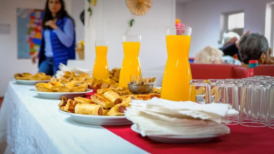 Conv&iacute;vio familiar em lanche especial no Centro de Dia