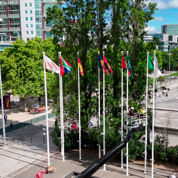 Reposi&ccedil;&atilde;o de Bandeiras no Rossio dos Olivais